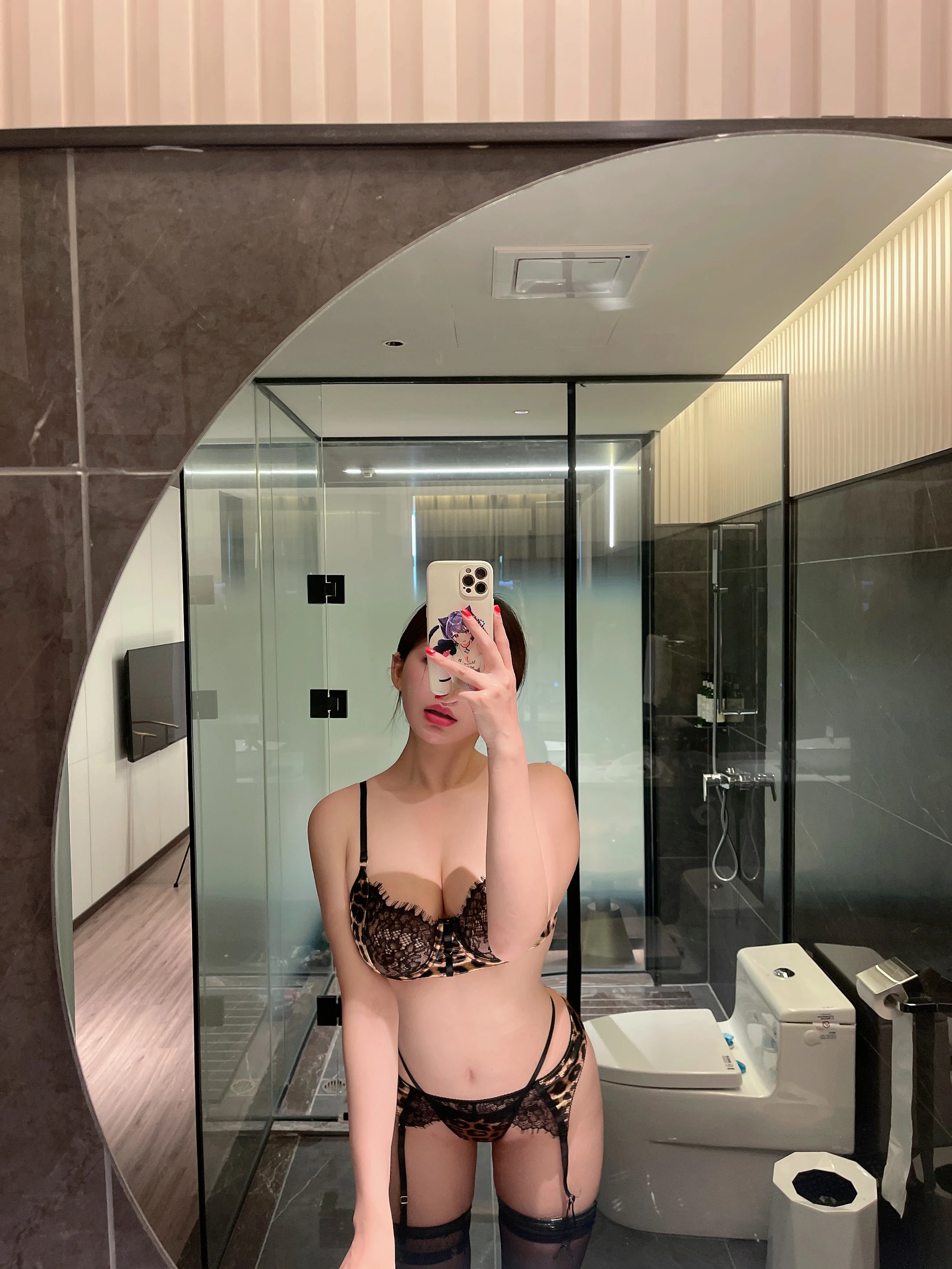奶宝妹纸 – 豹纹小吊带 63P 13V